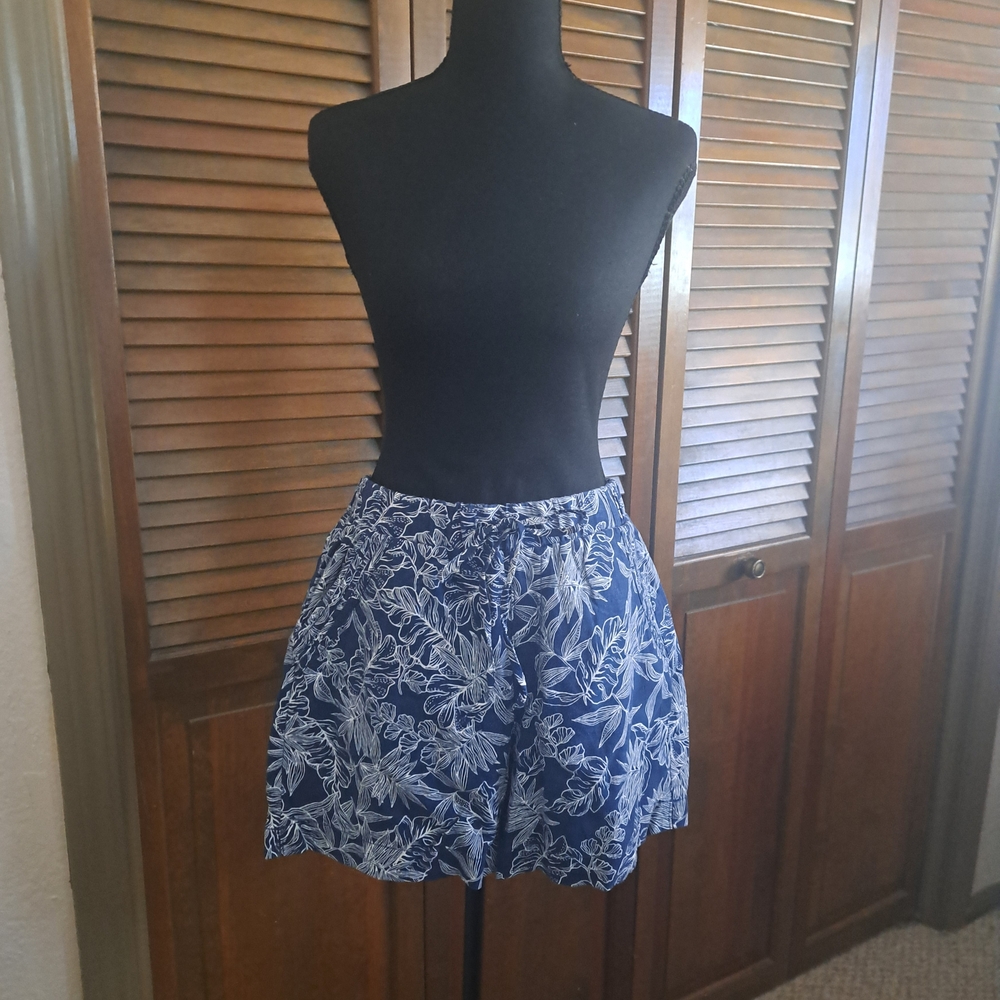 Briggs New York Navy and White Floral High Waist Shorts